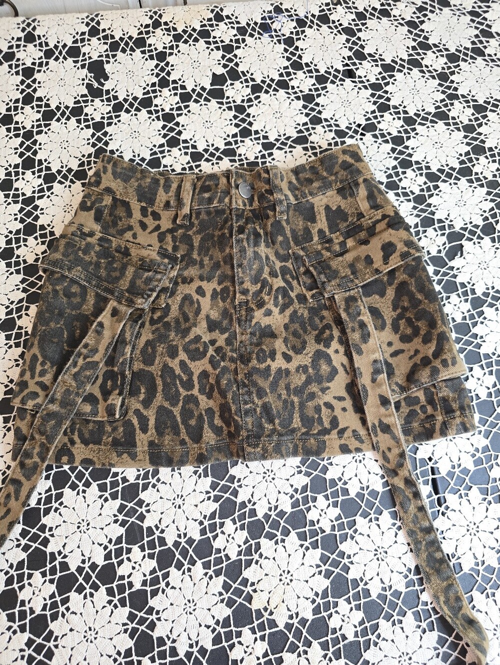 Elleven, Y2K Leopard Print Mini Skirt Witj Cargo Pockets And Straps, XS